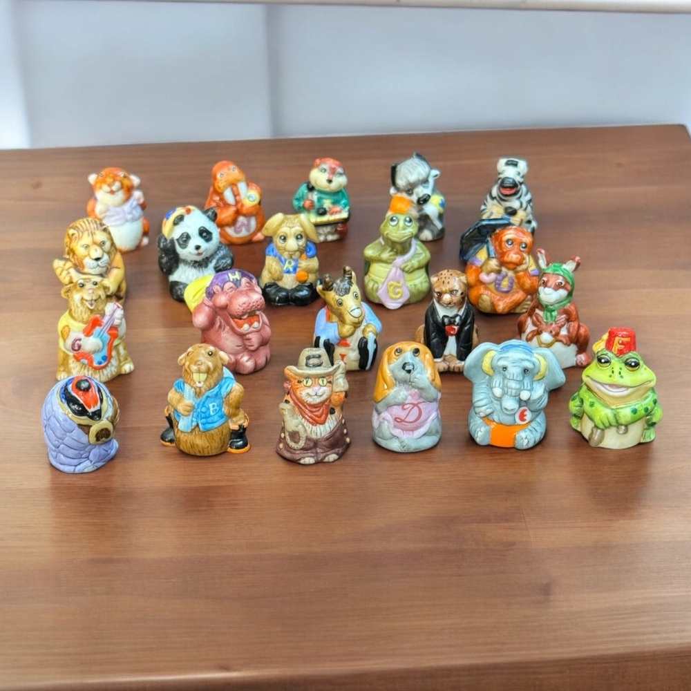 Lot of 21 Vintage Franklin Mint Porcelain Alphabet Animal Thimbles 1985